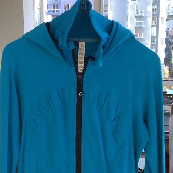 Lululemon classic in stride long jacket - Picture 3 of 10